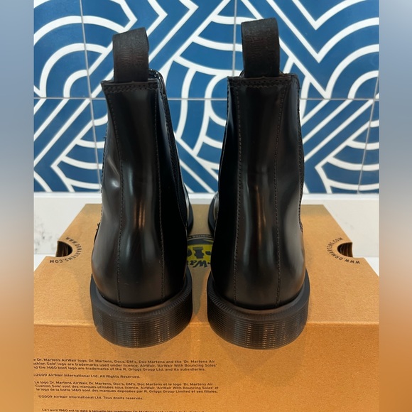 Dr. Martens- Flora Chelsea Black Polished Smooth - Picture 2 of 5